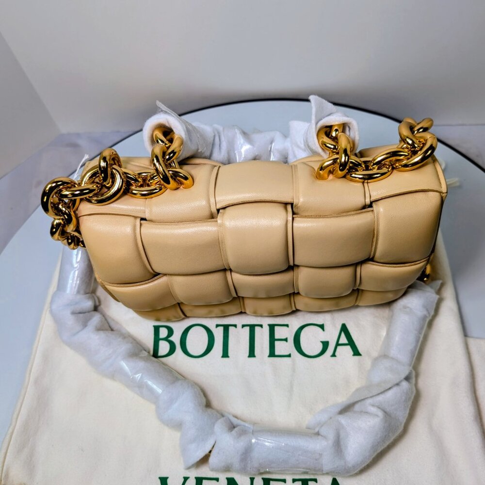 Bottega Veneta Cream Lambskin “The Chain” Cassette Shoulder Bag - Picture 2 of 15